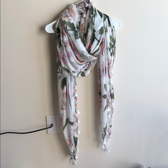 Ann Taylor large soft floral scarf with fringes - Picture 1 of 5